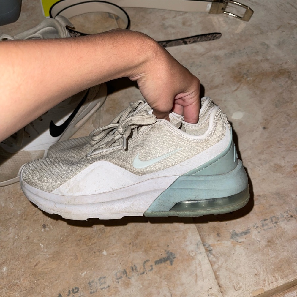 Nike Tennis Shoes